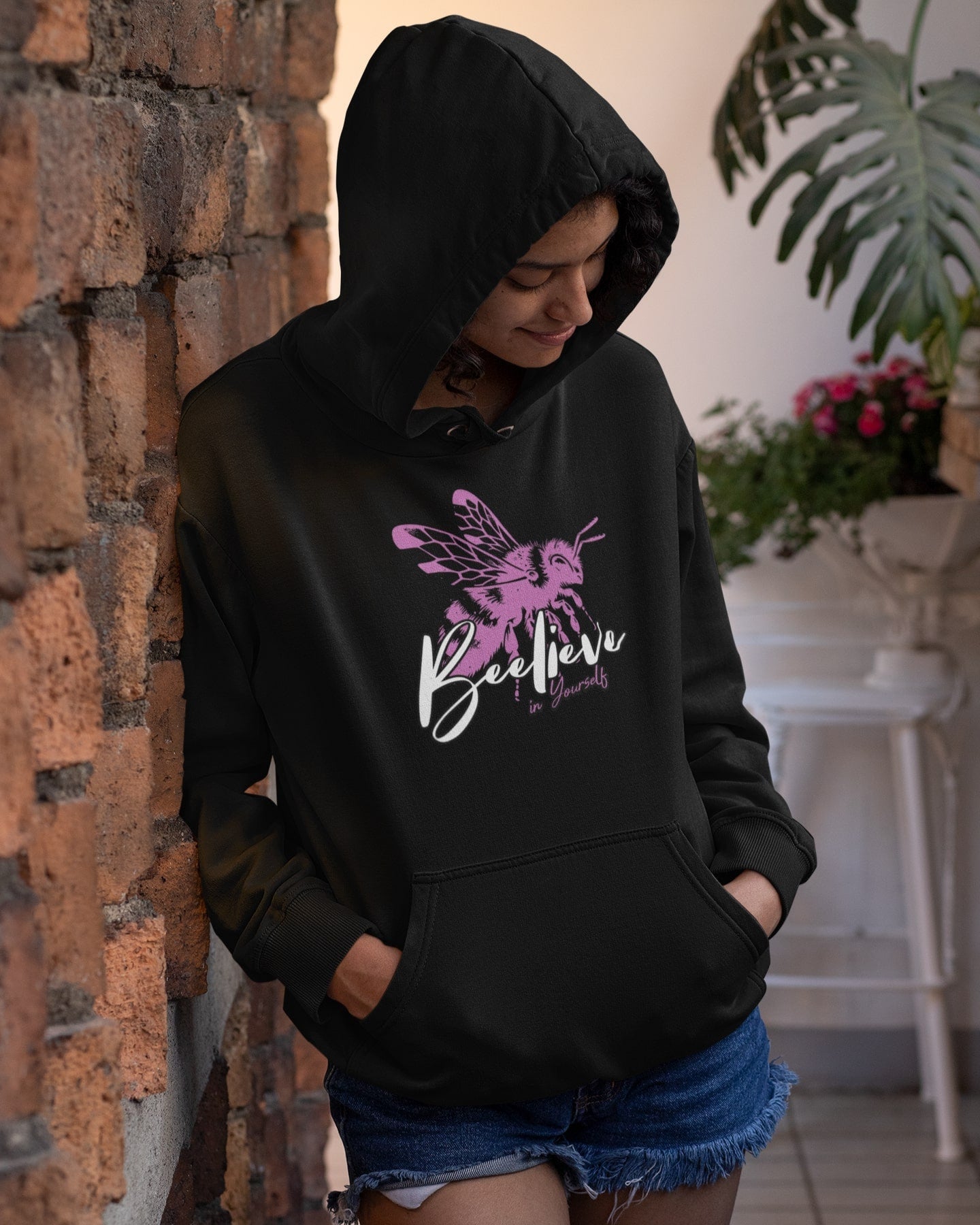 Sustainable Hoodie – Bee